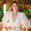 Vestido branco na moda: Claudia Raia apostou em modelo com decote em V e manga bufante