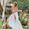 Moda praia das famosas: Juliana Paes arrematou o look total white com chapéu de palha