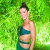 Moda das famosas: a influencer Camila Coutinho apostou em vestido verde com recortes na frente e detalhes artesanais