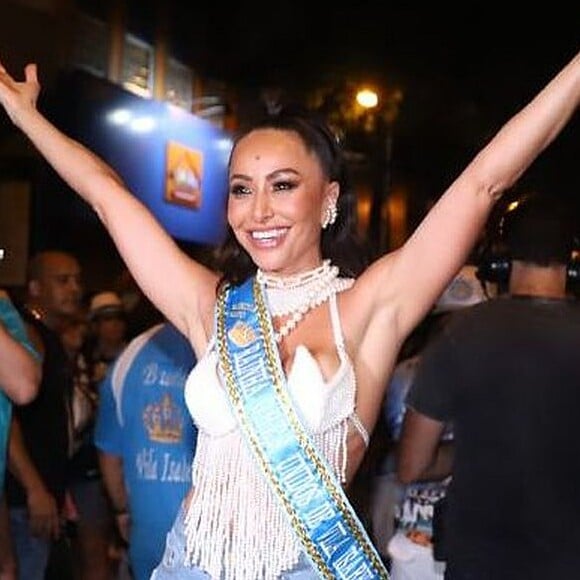 Sabrina Sato continua representando a Vila Isabel, do Rio de Janeiro, como rainha da escola