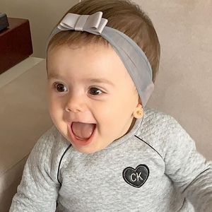 Filha de Thaeme Mariôto, Liz esbanjou risos ao conhecer Minnie Mouse: 'Vidrada!'