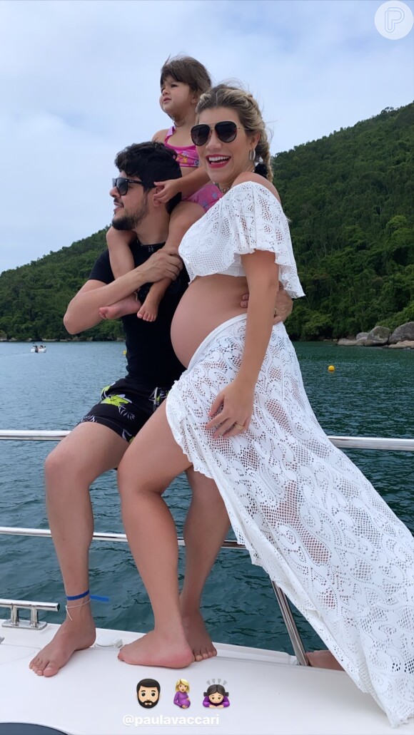 Mulher de Cristiano, Paula Vaccari mostra barriga na reta final da gravidez em look de praia nesta terça-feira, dia 14 de janeiro de 2020