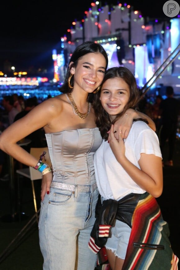 Bruna Marquezine está de férias em Orlando com a irmã, Luana Marquezine