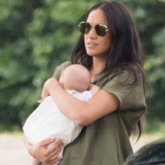 Meghan Markle quis sair da realeza para ser uma mãe melhor para Archie, conta amiga