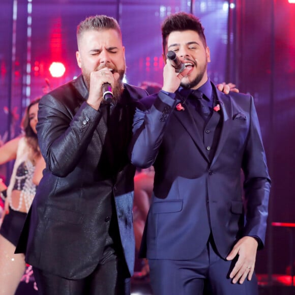 Zé Neto e Cristiano fazem show no Baile da Santinha, projeto do cantor Léo Santana, no Wet'n Wild, em Salvador, na madrugada deste sábado, 18 de janeiro de 2019