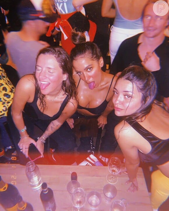 Suposta amiga de Anitta afirma que o comportamento e a forma de dançar da cantora em Aspen não é comum e podem confundi-la com uma stripper