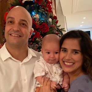 Camilla Camargo indicou outras mudanças no filho, Joaquim: 'Começou a se arrastar, já tem dois dentinhos'