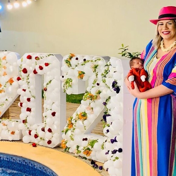 Marília Mendonça e o filho, Léo, de 1 mês, encantaram os fãs da sertaneja com a nova foto