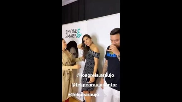 Vídeo de Simaria mostra beijo de Felipe Araújo e modelo antes de show