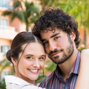 Nos próximos capítulos da novela 'Salve-se Quem Puder', Luna (Juliana Paiva) reata namoro com Juan (José Condessa) e em seguida fica na mira de Dominique (Guilhermina Guinle)