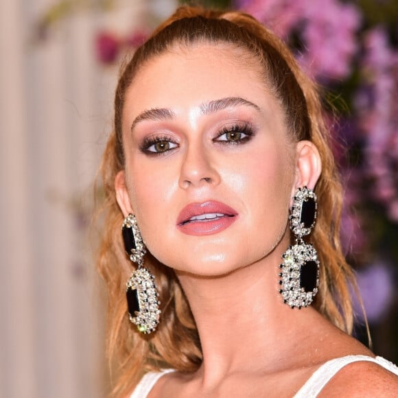 Marina Ruy Barbosa apareceu de lingerie em ensaio e ganhou elogios na web