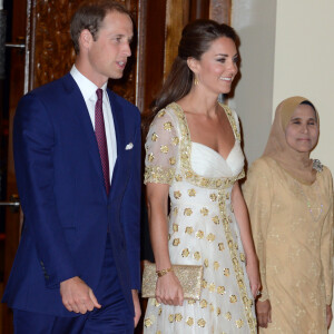 Kate Middleton repete vestido usado em 2012 durante viagem