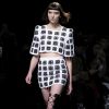 Dica de moda: cropped de tricô com transparência promete valorizar o visual como no desfile da 404 Studio no Madrid Fashion Week