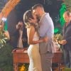 Munhoz, da dupla com Mariano, e Rhayssa Carvalho disseram 'sim' durante cerimônia civil realizada na casa dos pais da noiva