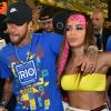 Anitta e Neymar foram flagrados trocando beijos em camarote da Sapucai no Carnaval 2019