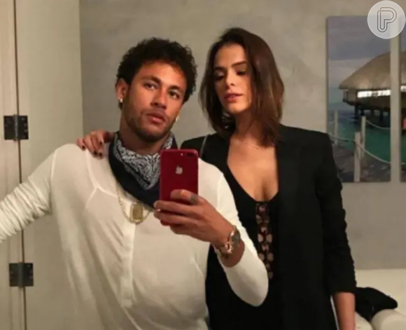 Anitta afastou intenção em provocar Bruna Marquezine, ex-namorada de Neymar: 'Quando quero provocar alguém eu trabalho para fazer sucesso. Beijar na boca eu beijo por estar a fim mesmo'