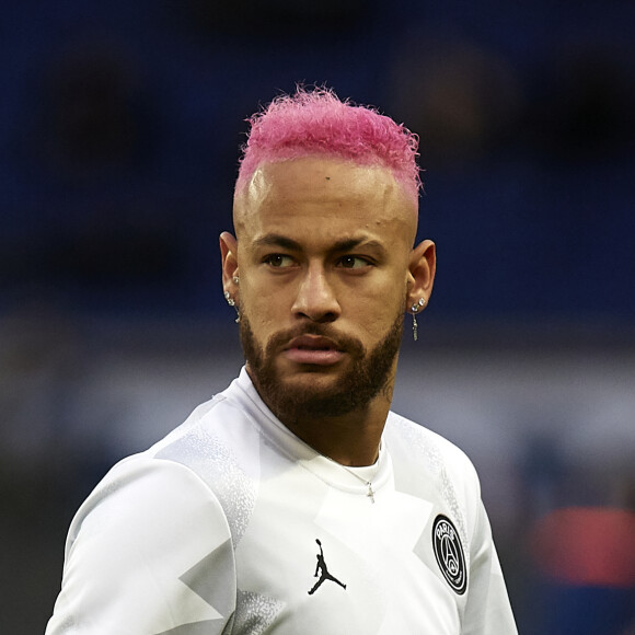 Neymar apostou em cabelo pink e comemorou 28 anos em badalada casa noturna de Paris, na França, no último domingo, 02 de fevereiro de 2019