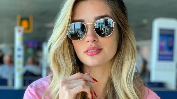 Ex-BBB Aline Gotschalg, de lingerie, responde às críticas por corpo: 'Saudável'