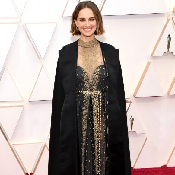 Natalie Portman apostou em um vestido Dior para o Oscar 2020