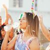 Hidratação no carnaval: água sem gás, com gás, água de coco e aromatizada estão liberados para aliviar os efeitos das bebidas alcoólicas!