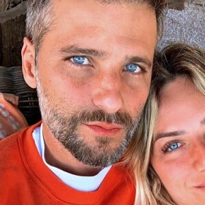 Giovanna Ewbank relatou como Bruno Gagliasso reagiu ao receber a notícia do novo filho