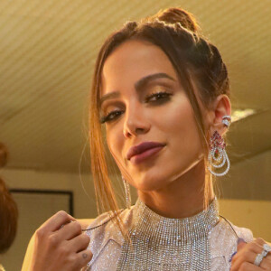 Anitta foi comparada com atriz Giovanna Lancellotti em foto na web nesta terça-feira, 11 de fevereiro de 2020