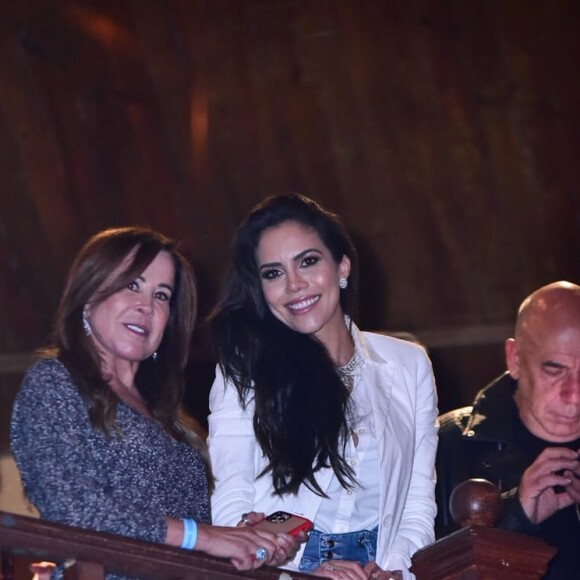 Simone e Simaria recebem convidados famosos em gravação de DVD, como Zilu Godoi e Daniela Albuquerque