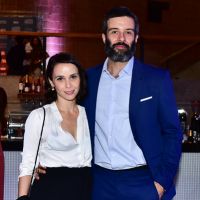 Débora Falabella e o namorado, o ator Gustavo Vaz, vão juntos ao prêmio APCA