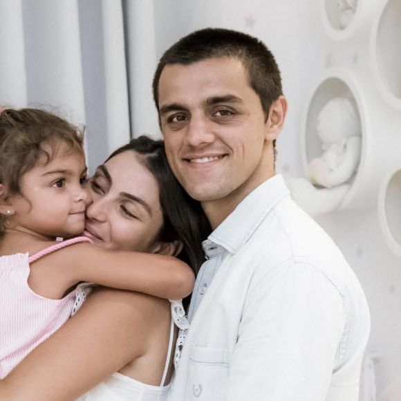 Felipe Simas e Mariana Uhlmann mostraram detalhes que compõe o quarto do bebê