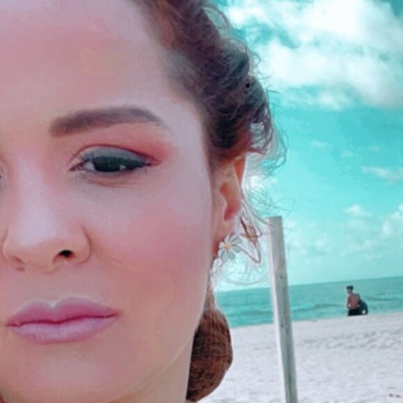 Veja foto de Maiara em praia da nudismo em Miami!