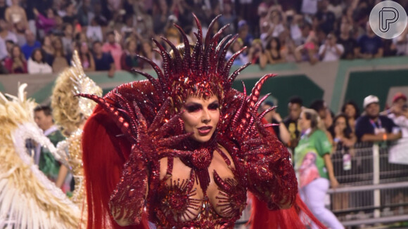 Viviane Araujo usou fantasia all red e representou a 'luxúria do mal' em desfile de carnaval da Mancha Verde na madrugada deste sábado, 22 de fevereiro de 2020