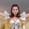 Camila Queiroz brilhou com uma fantasia futurista ao estrear como rainha do Baile do Copa neste domingo de carnaval, 23 de fevereiro de 2020
