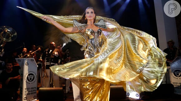 Carnaval do Rio: Camila Queiroz, rainha do Baile do Copa 2020, brilha em look futurista