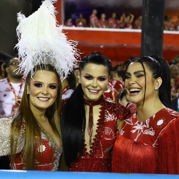 Maiara e Maraisa escolheram looks com brilho e cheios de personalidade para a Sapucaí