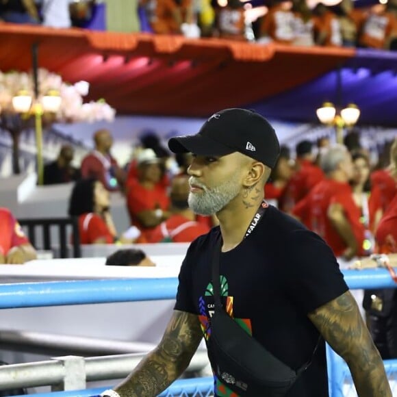 Gabigol é fotografado em mais um dia de folia no Rio de Janeiro.