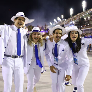 Família no samba: Sophia Raia e Enzo saem na Beija-Flor com pai, Edson Celulari. Veja fotos do desfile neste domingo, dia 25 de fevereiro de 2020