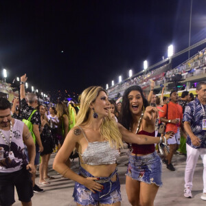 Mileide Mihaile curte noite de carnaval com Antonia Fontenelle e amigos.