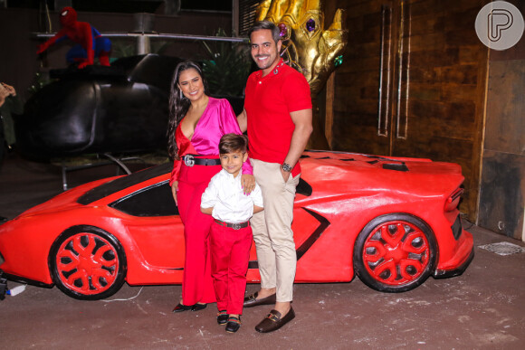 A cantora Simone viajou com o filho, Henry, e o marido, Kaká Diniz, para Las Vegas