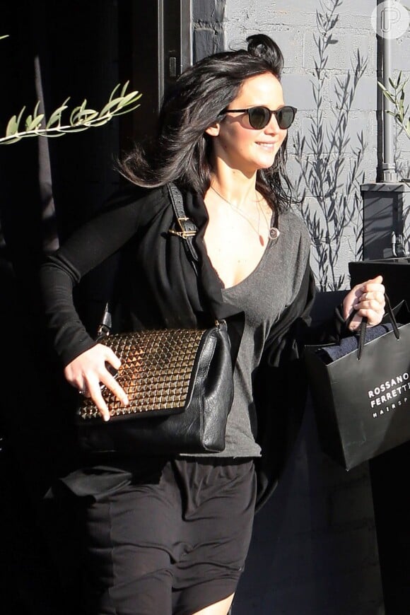 Jennifer Lawrence sai do salão Rossano Ferretti - morena - em Beverly Hills, em 25 de fevereiro de 2013, em função das filmagens da sequência de 'Jogos Vorazes'