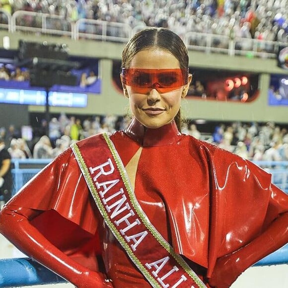 Deborah Secco celebra união entre as mulheres no Carnaval