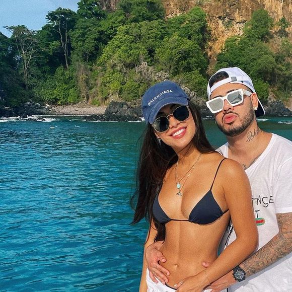 Kevinho e Gabriela Versiani curtiram viagem romântica para Fernando de Noronha há algumas semanas