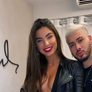 Kevinho, namorado da modelo Gabriela Versiani, combinou look com a jovem em foto