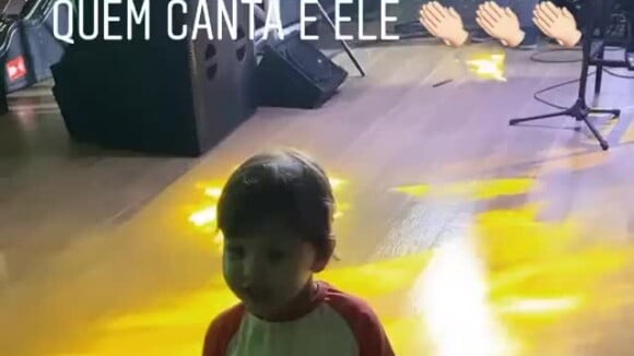 Filho de Andressa Suita é filmado cantando junto com Gusttavo Lima. Vídeo!