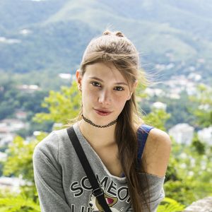 Novela 'Malhação - Toda Forma de Amar': Anjinha (Caroline Dallarosa) sugere a Cleber (Gabriel Santana) eles irem ao motel