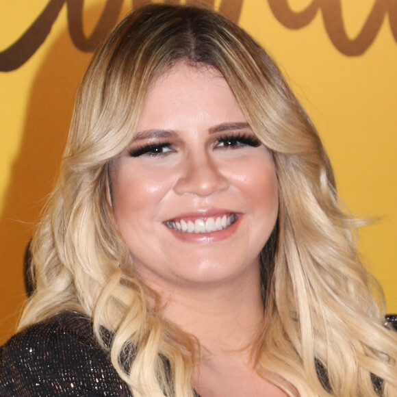 Marília Mendonça apostou em um look poderoso para fazer uma live no Instagram nesta sexta-feira, 20 de março de 2020