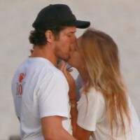 Após negar namoro, José Loreto é clicado aos beijos com DJ em ida à praia