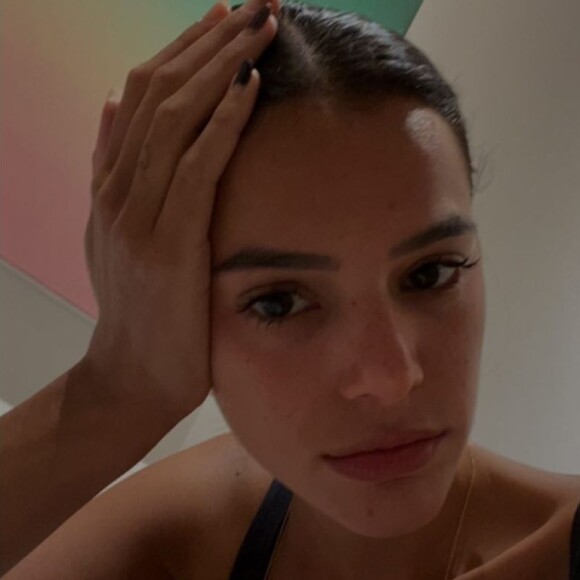 Bruna Marquezine exibe foto de vídeo chamada com amigo