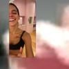 Bruna Marquezine mostra foto de amigo em vídeo-chamada