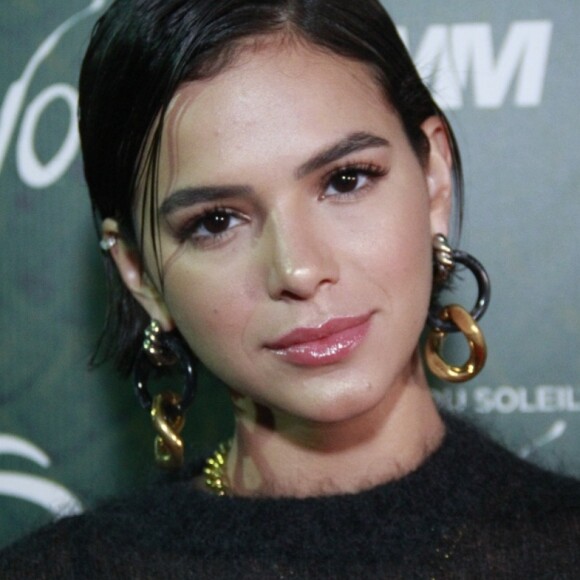 Bruna Marquezine chora ao fazer homenagem para amigo