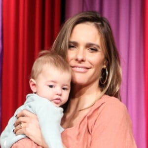 Fernanda Lima prioriza amamentação e os cuidados com a filha Maria Manoela, de 6 meses